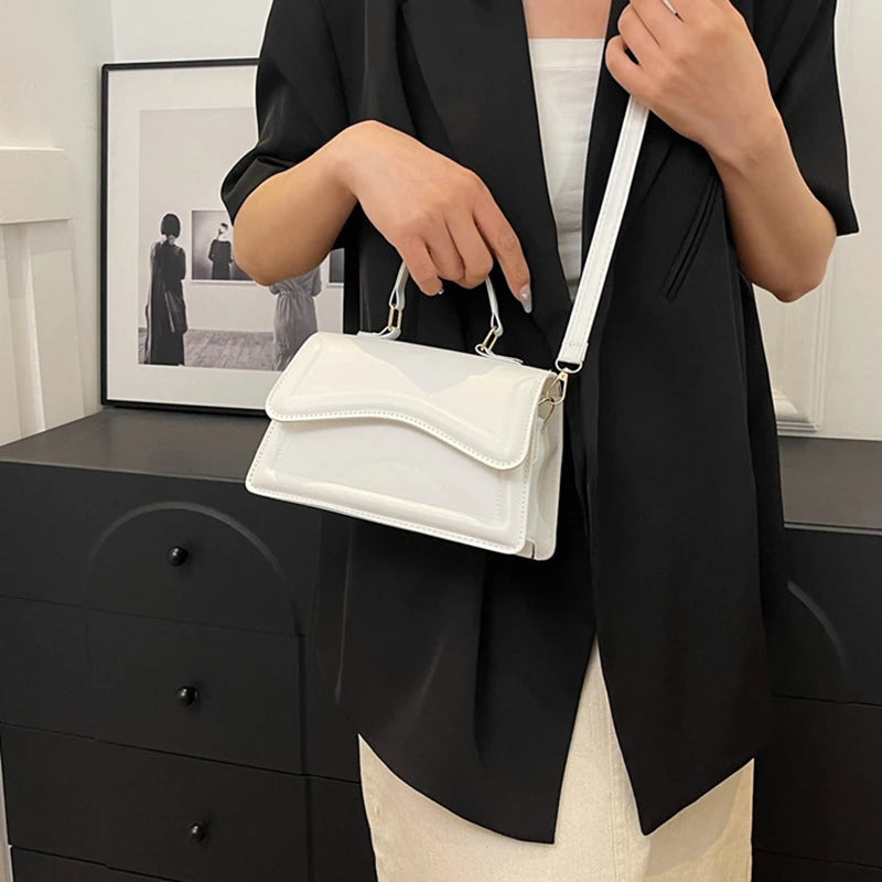 Women’s Mini Flip Shoulder Bag - Noire Co